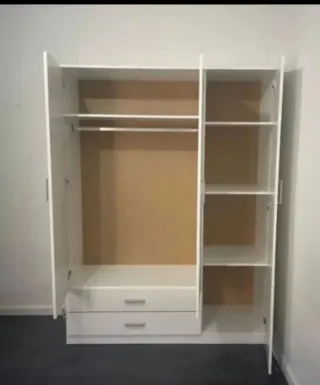 Armario blanco de madera