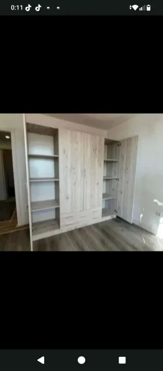 Armario blanco de madera