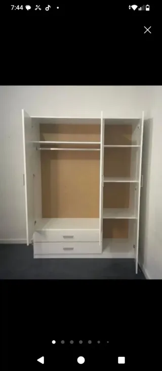 Armario blanco de madera