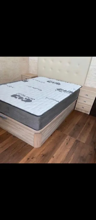 Armario blanco de madera