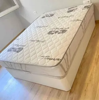 Armario blanco de madera