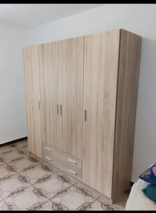 Armario blanco de madera