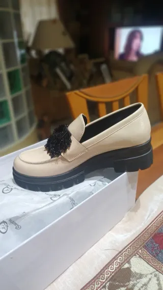 Mocassini donna beige con frange nere