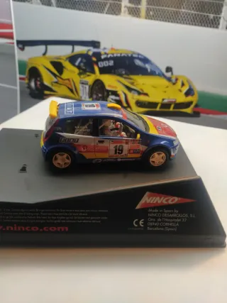 Fiat Punto S1600 Vodafone slot car