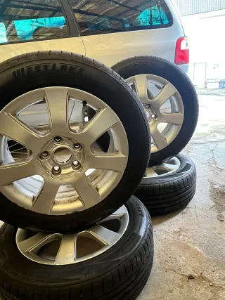4 Llantas Seat 205/50/16 con Gomas