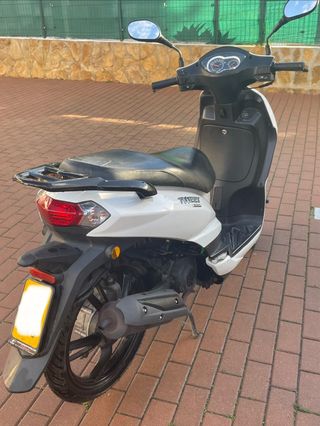 Peugeot Tweet 49cc Scooter 2018 Blanca