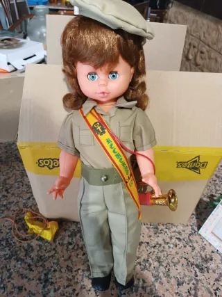 Muñeca militar española antigua