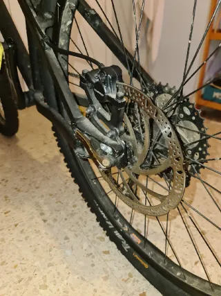 Bicicleta MTB GT Negra y Amarilla