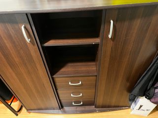 Cómoda de madera marrón