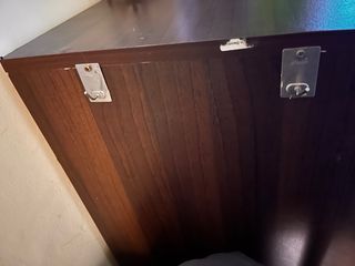 Cómoda de madera marrón