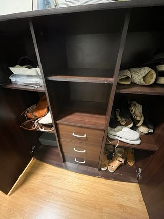 Cómoda de madera marrón