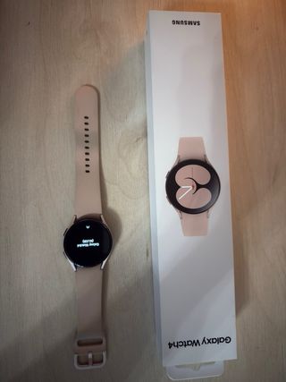 Samsung Galaxy Watch 4 Beige/rosado.