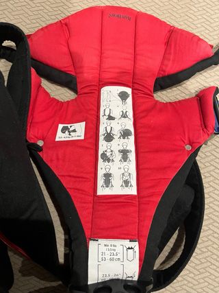 Mochila Portabebés BabyBjörn Roja y Negra