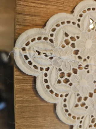 Sábana antigua bordada