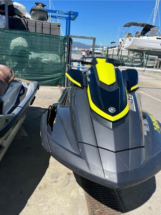 Yamaha FX SVHO 2022 Negra y Amarilla