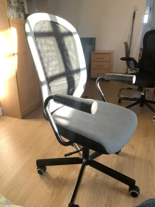 Silla de escritorio ergonómica gris