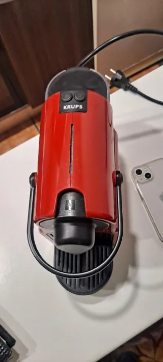 Cafetera Nespresso Roja Averiada