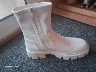 Botines blancos con cremallera