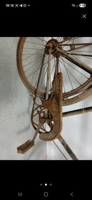 Bicicleta antigua para restaurar