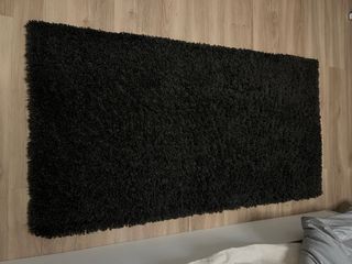 Alfombra de dormitorio negra