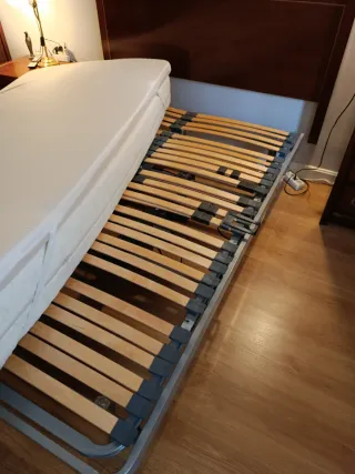 Cama articulada metálica y de madera