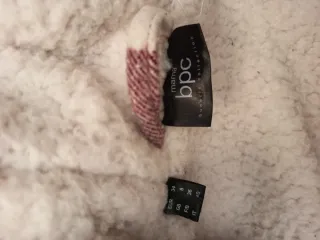 Abrigo premamá cuadros rojo y beige