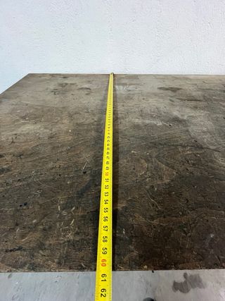 Mesa de trabajo con cajones y ruedas