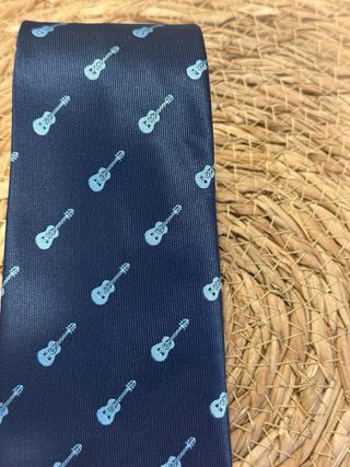 Corbata Azul Marino con Guitarras