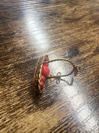 Colgante Oro 18K Cesta con Perlas Rojas