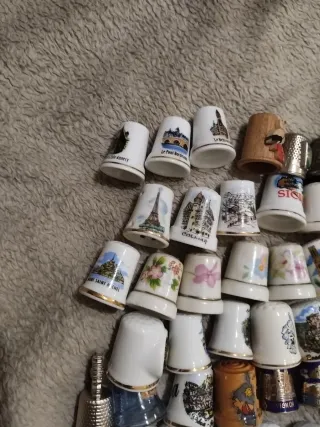 Collezione 64 ditali in ceramica