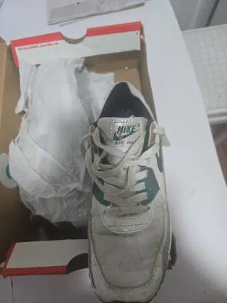 Caja Nike Roja y Blanca