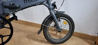 Bicicleta eléctrica plegable Freeel gris