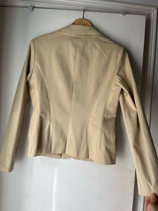 Traje chaqueta y pantalón beige Mango