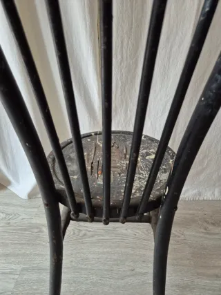 Silla antigua de madera