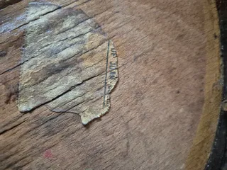 Silla antigua de madera