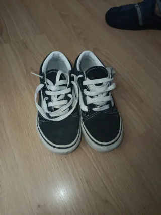 Zapatillas Vans Negras y Blancas