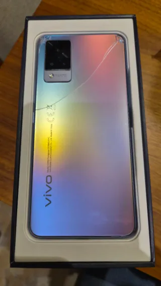 Vivo V21 Nero con retro iridescente