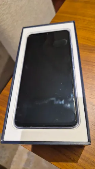 Vivo V21 Nero con retro iridescente