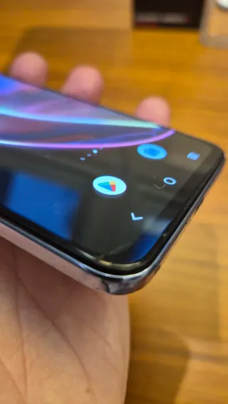 Vivo V21 Nero con retro iridescente