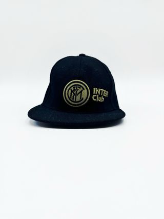 Berretto INTER Club Originale – Nero con Logo Oro