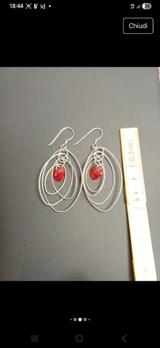 Orecchini pendenti con cuore rosso