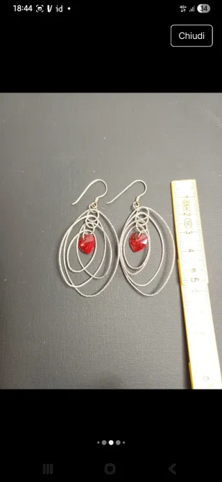 Orecchini pendenti con cuore rosso