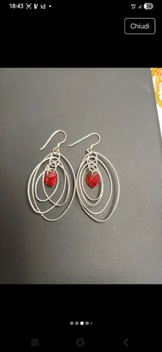 Orecchini pendenti con cuore rosso