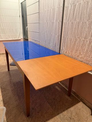 Mesa madera y cristal azul