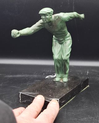 Escultura Aleacion de zinc Jugador Petanca Años 30