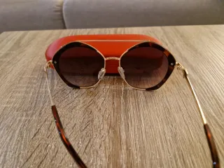 Gafas de sol Guess doradas y marrones