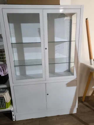 Vitrina expositora con armario y llave