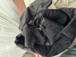 Mochila negra acolchada