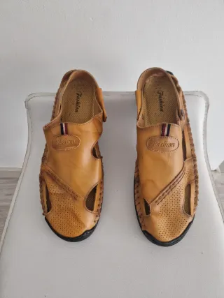 Sandalias de hombre marrones
