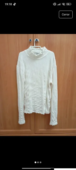 Jersey blanco cuello alto